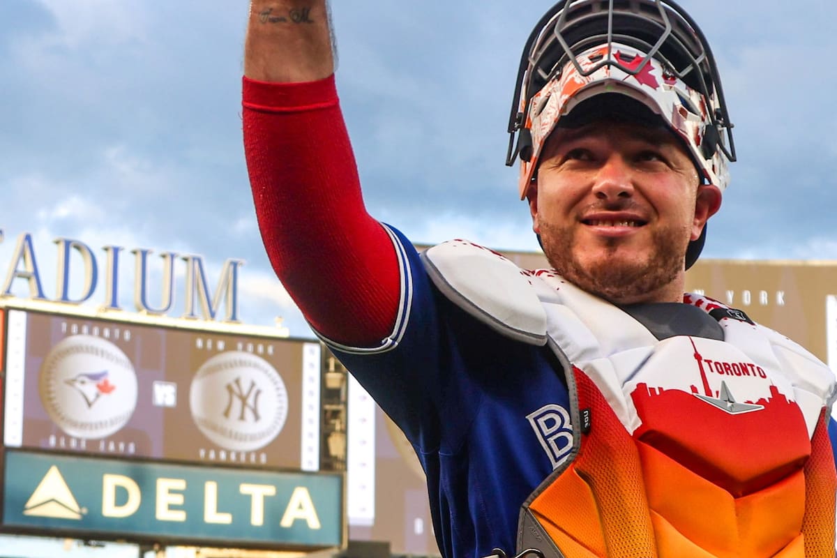 ¡Encendido! Alejandro Kirk llega a 11 juegos consecutivos pegando de hit en MLB