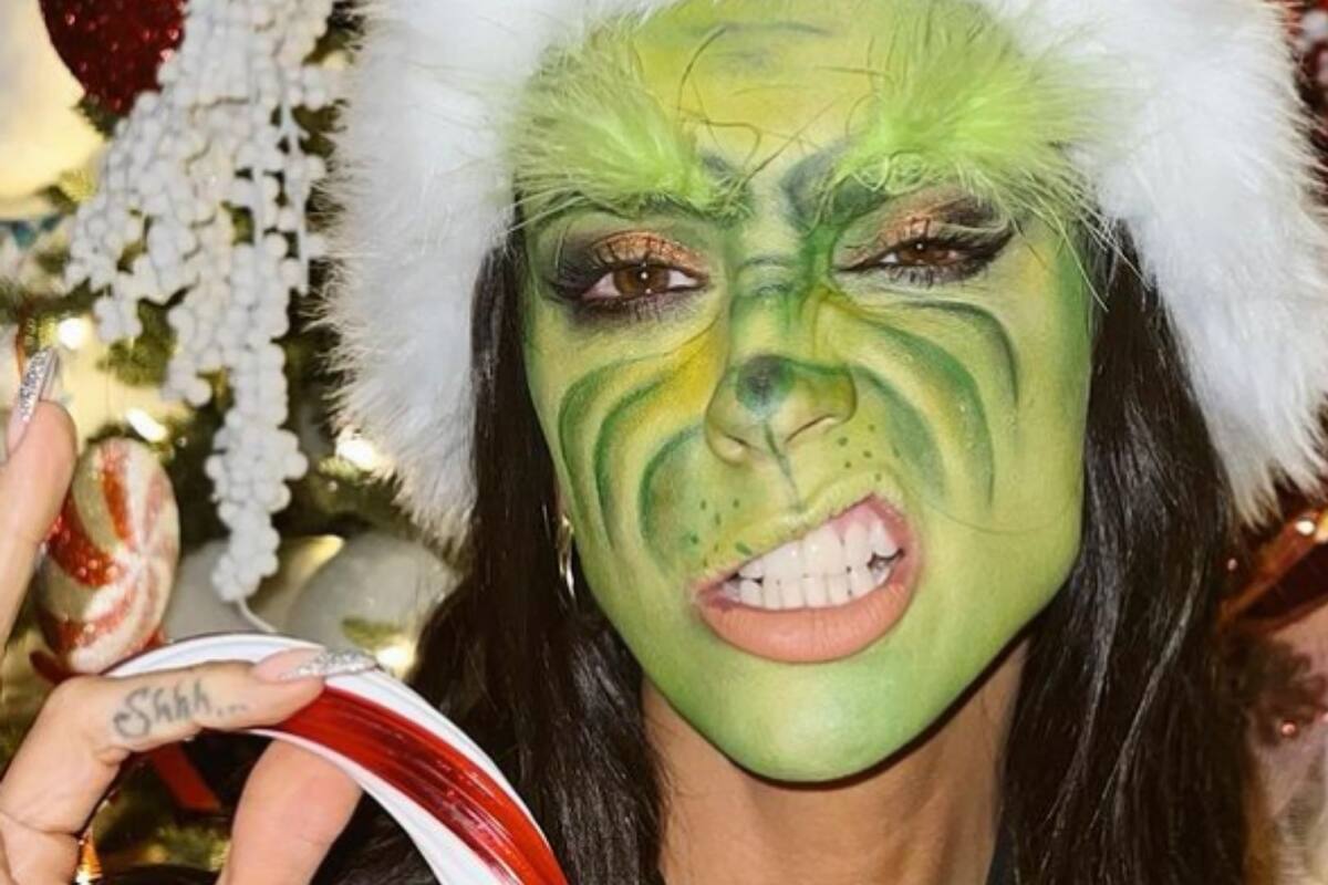 Bárbara de Regil se viste de Grinch y desata burlas en redes sociales