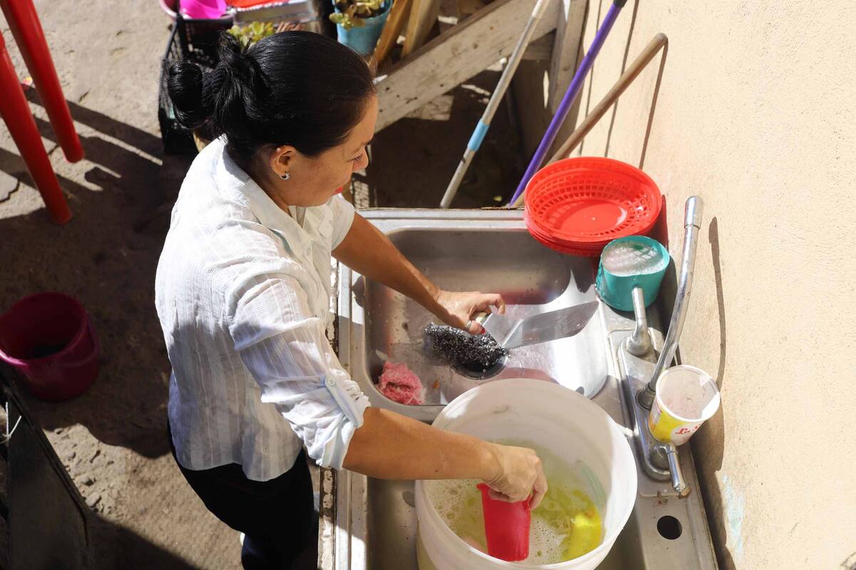 Recomiendan mantener limpios contenedores de agua
