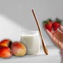 Especialistas recomiendan agregar fresas, mango o plátanos al yogur griego para aumentar la masa muscular, ya que sus vitaminas y antioxidantes protegen los tejidos del ejercicio intenso y mejoran la oxigenación de los músculos