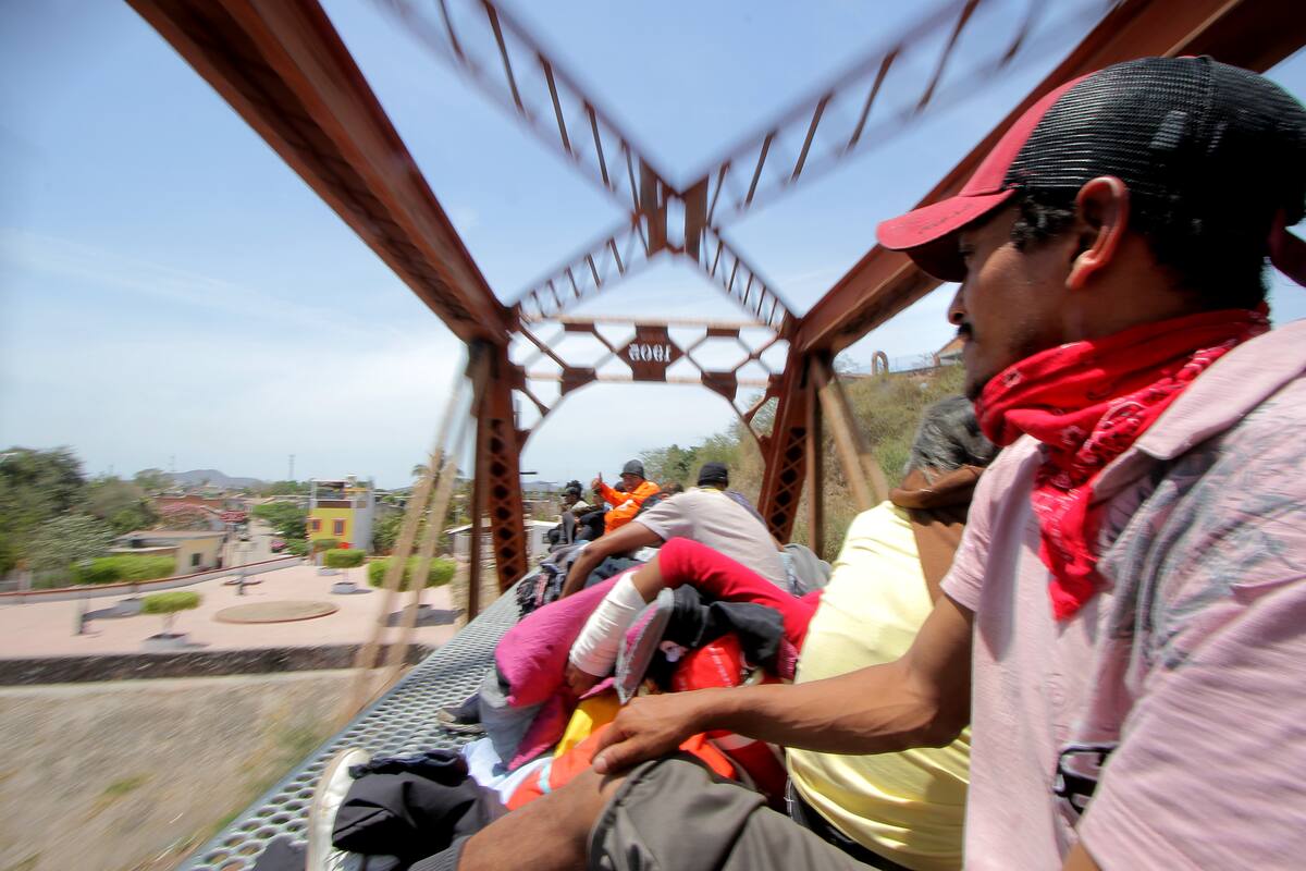Activistas exigen respeto a derechos de migrantes afuera de Palacio Nacional