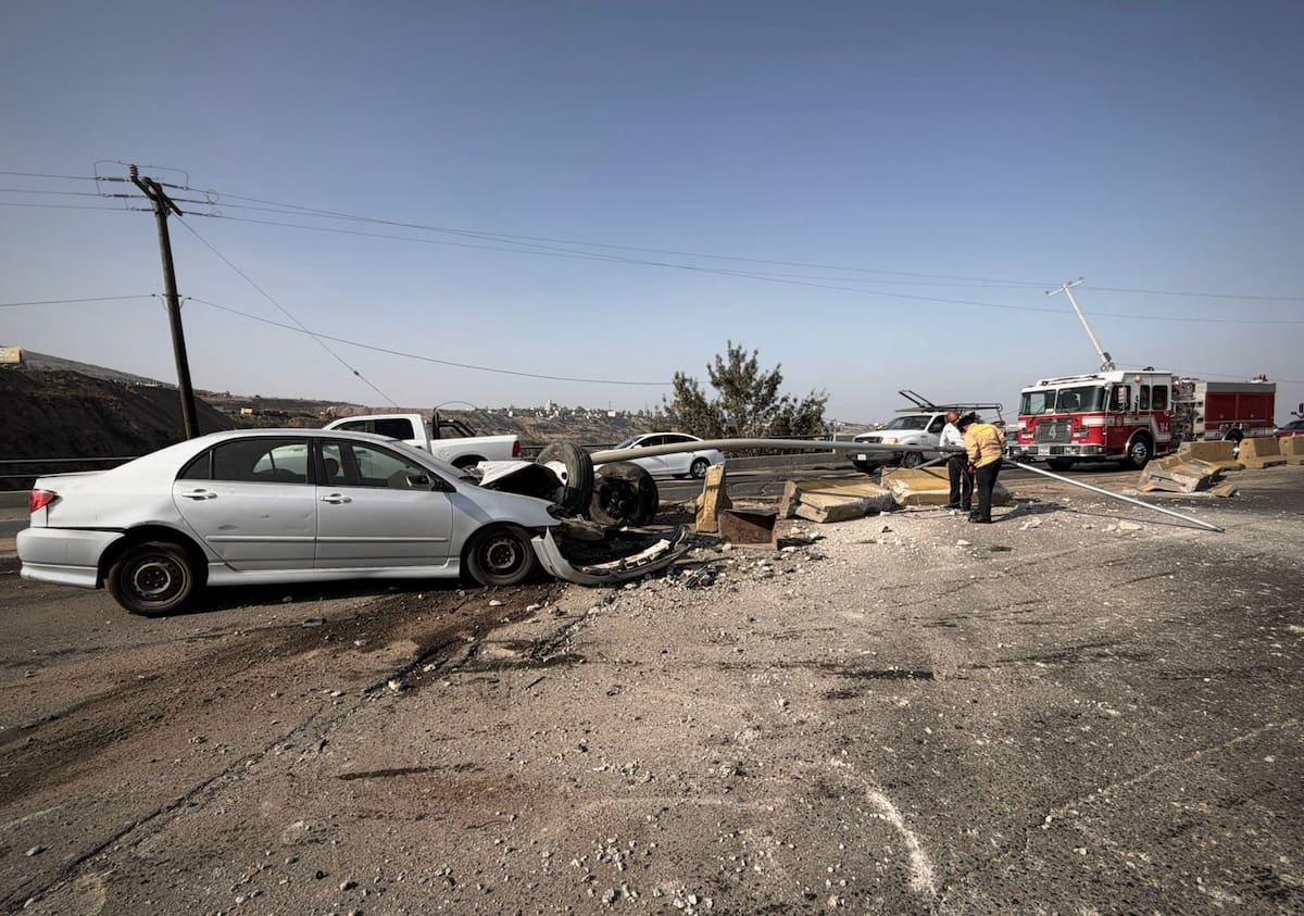 El accidente involucró a un camión de carga y seis vehículos particulares; un joven de 25 años recibió atención médica en el lugar. Foto: Border Zoom