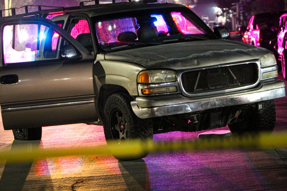 Un joven de 20 años fue trasladado en condición grave a un hospital tras ser atacado a balazos la noche del sábado en el distrito Cerro Colorado. Foto: Border Zoom