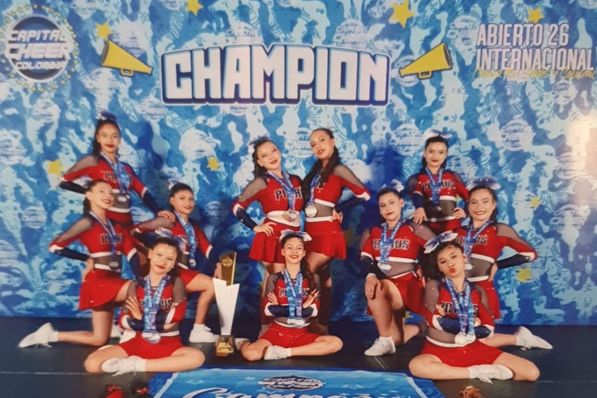 Porristas cachanillas de la Secundaria 18 de Marzo conquistan Colombia y vuelven con el campeonato