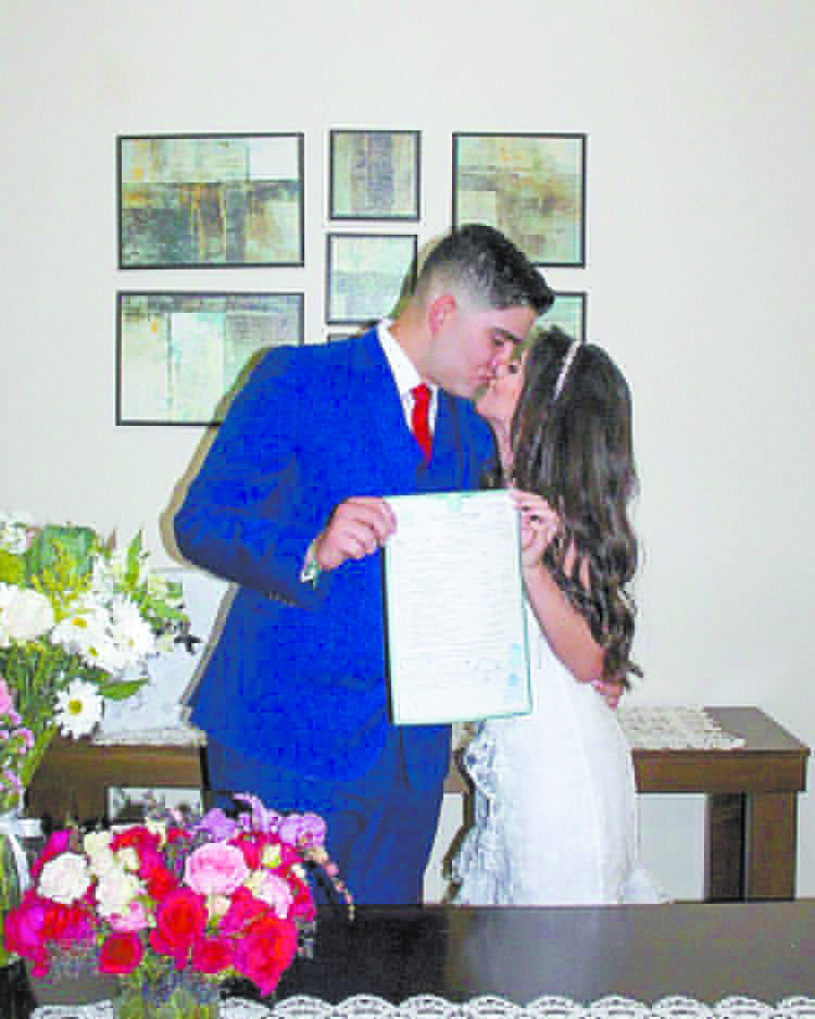 Estefanía Lagarda y Jesús Paulino Cuamea se casaron por el civil, y ahora sólo esperan las indicaciones de las autoridades.