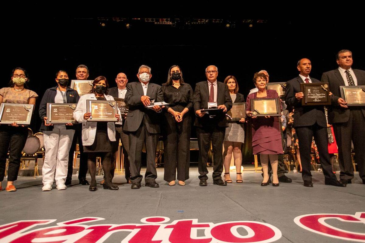 Entregan en el Cecut premio al mérito cívico 'Josefina Rendón Parra'