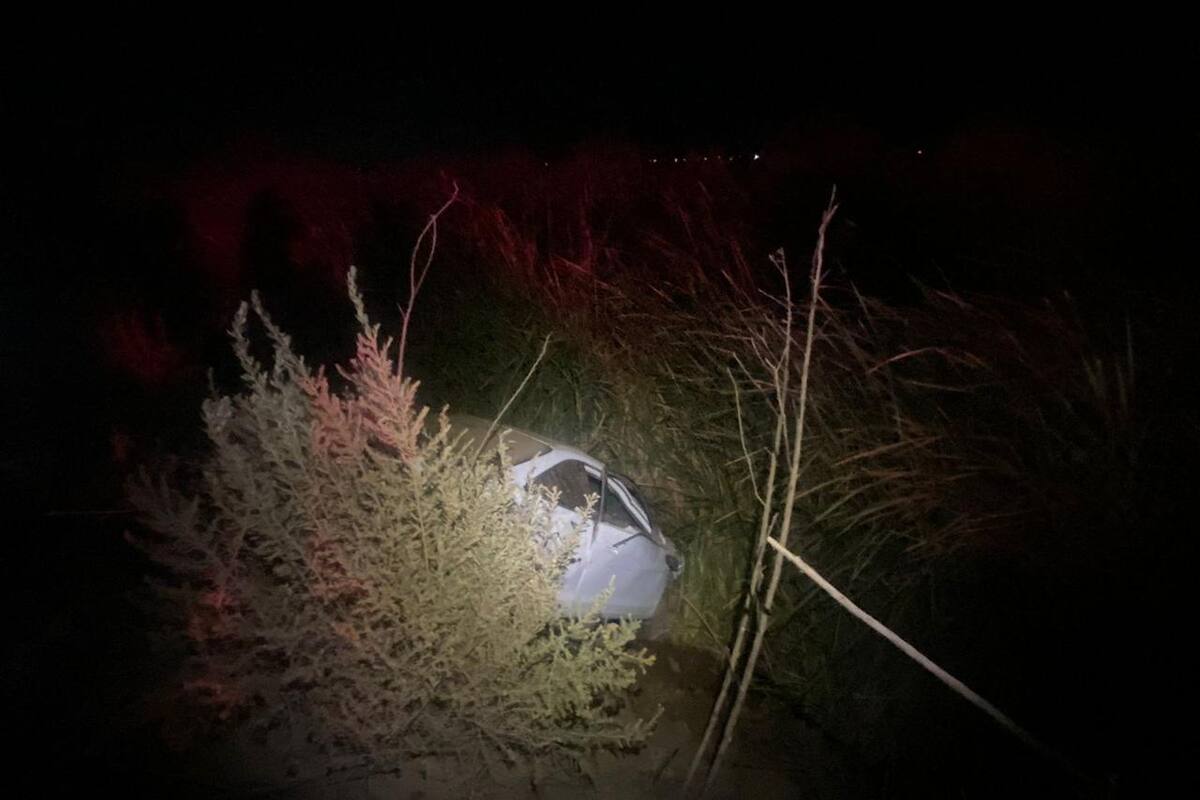 Joven muere tras caer con auto a canal