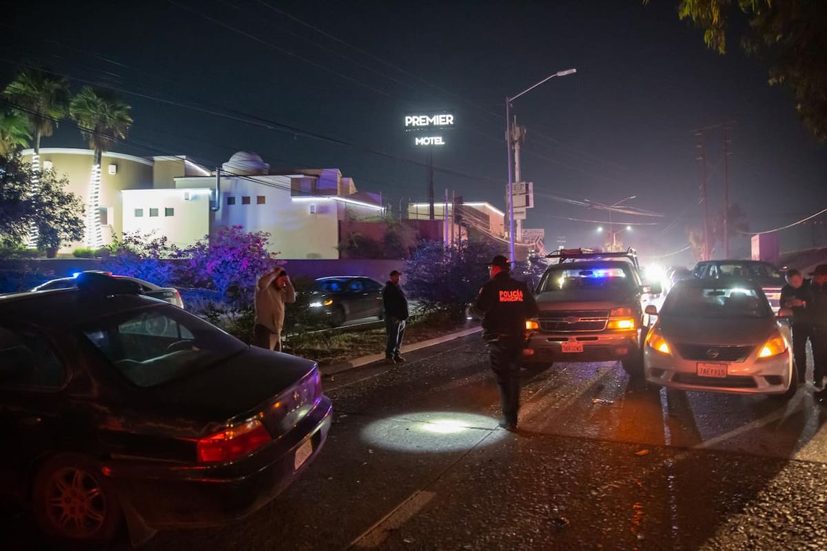 Una mujer de 32 años resultó lesionada en el triple choque ocurrido en la Vía Rápida Oriente. Foto: Border Zoom