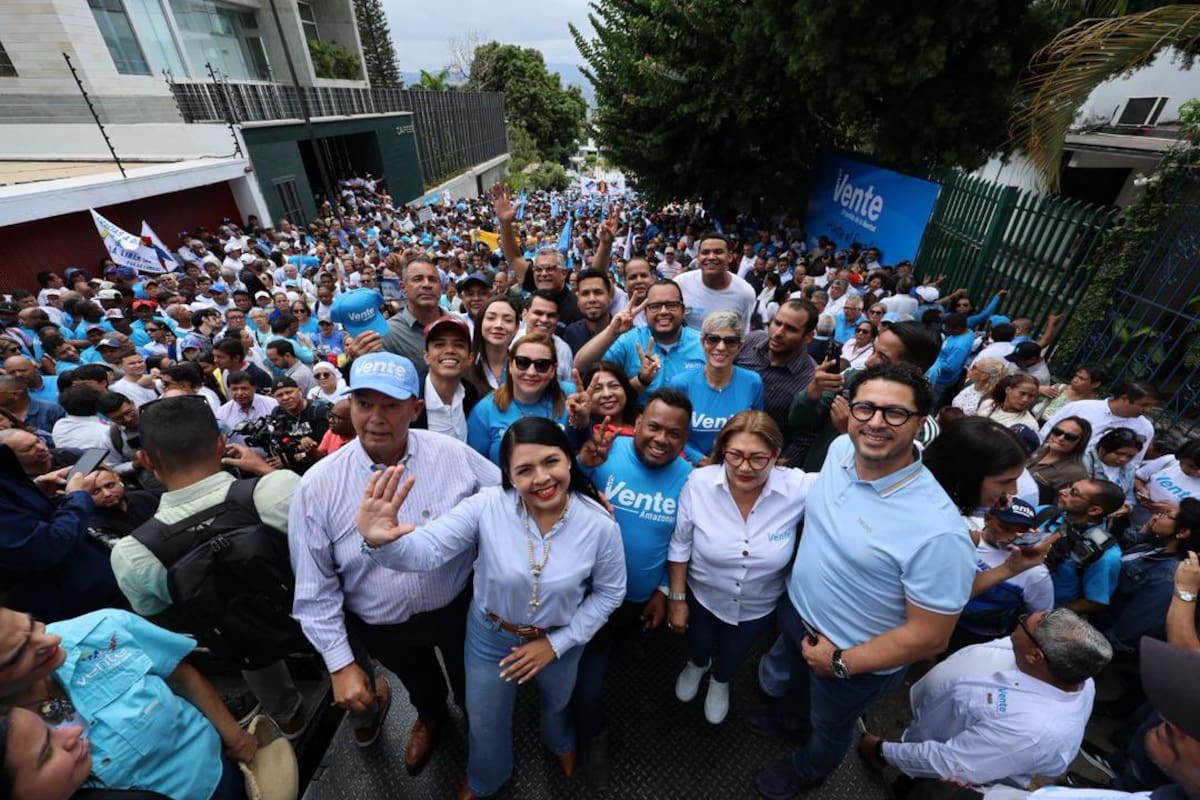 Militantes del partido de María Corina Machado reabren sede de Vente Venezuela en Caracas y convocan a movilización ciudadana para exigir cambios en el país