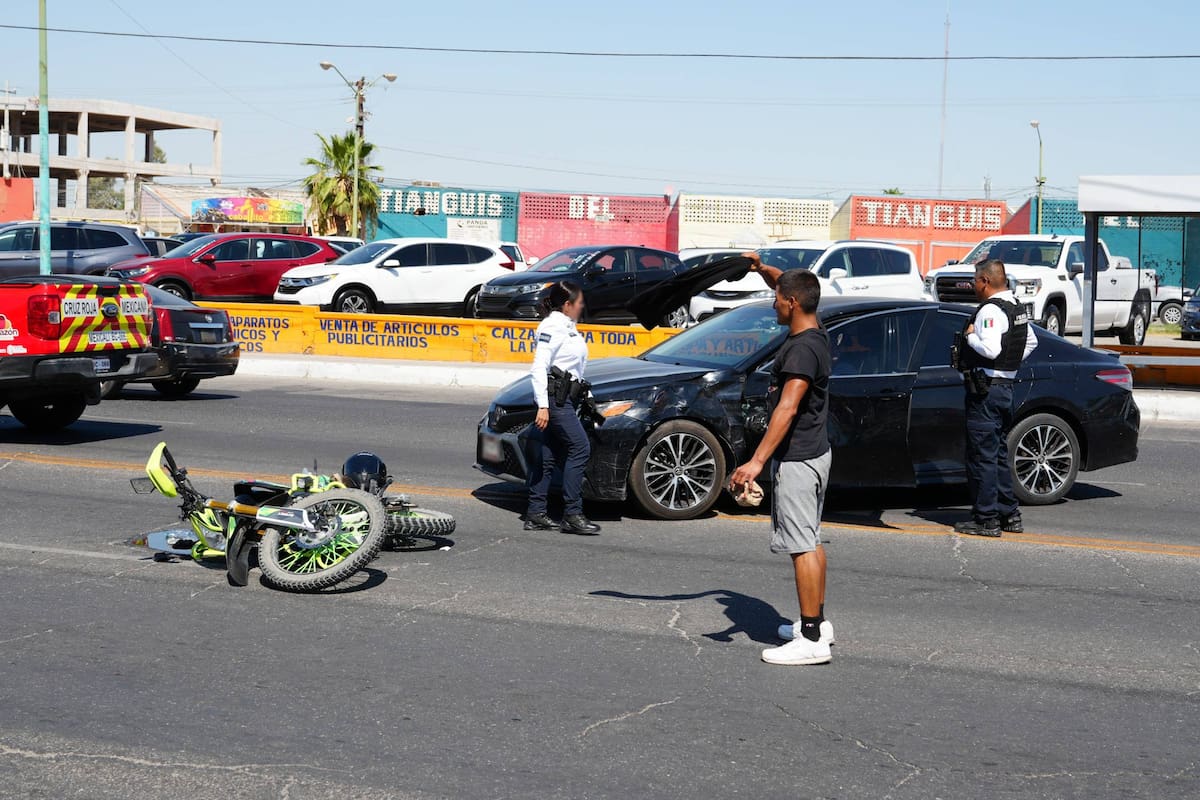 Motociclista acaba en el hospital tras choque en el Centro Cívico