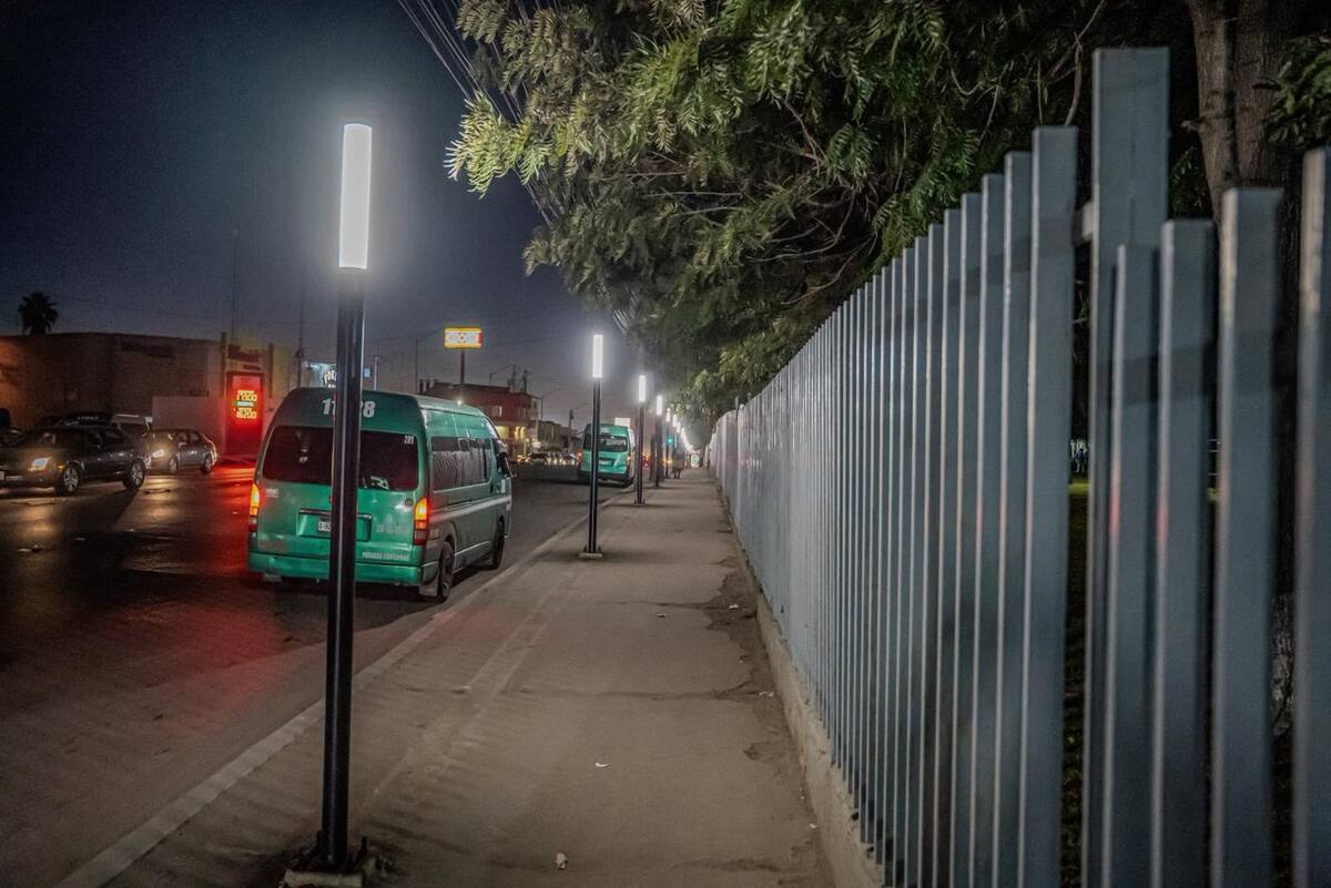 El Ayuntamiento de Tijuana instaló alrededor de 73 luminarias en los alrededores del Instituto Tecnológico de Tijuana para ofrecer trayectos más seguros a la comunidad estudiantil. Foto: Border Zoom