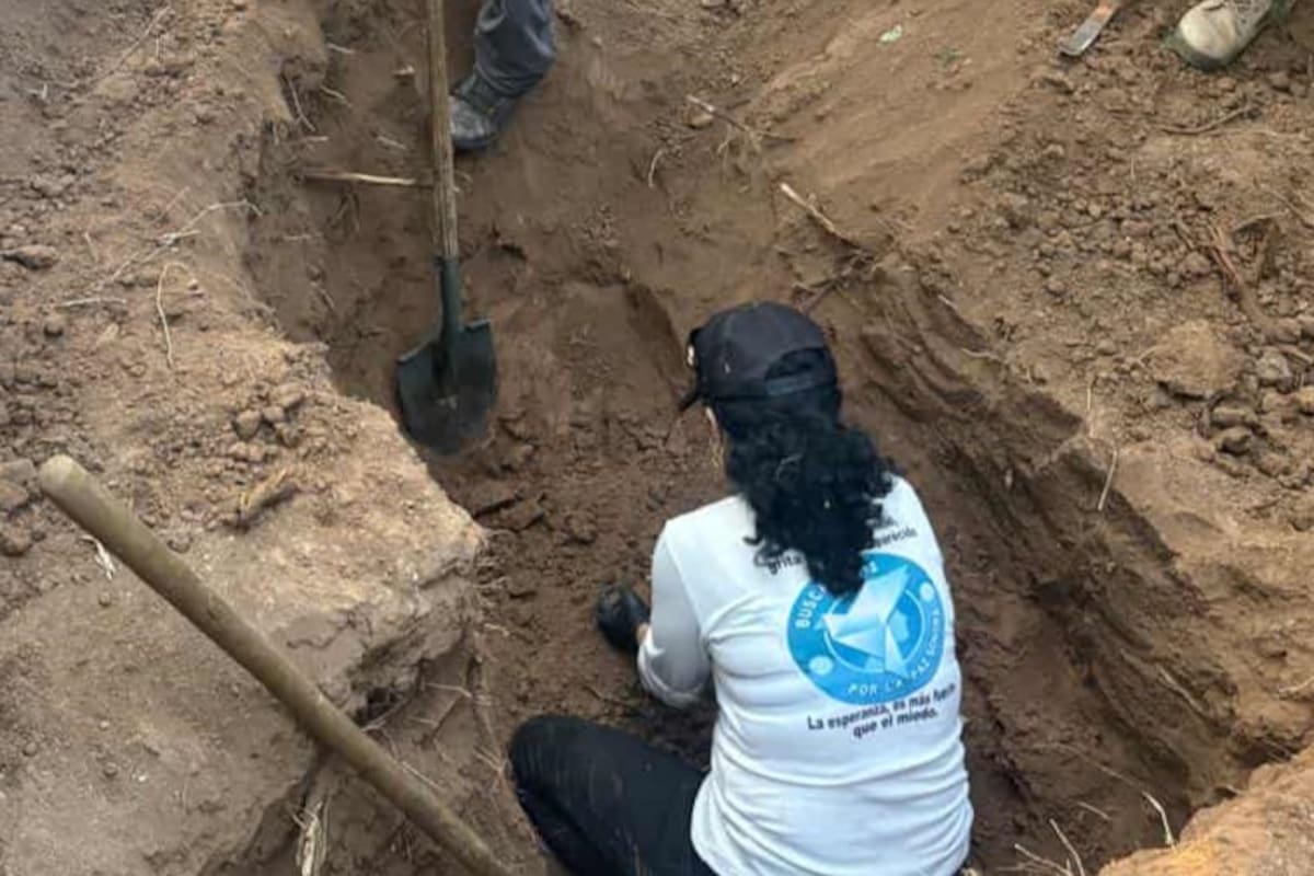 Suman 65 cuerpos hallados en fosas de la Carretera 26 en Hermosillo