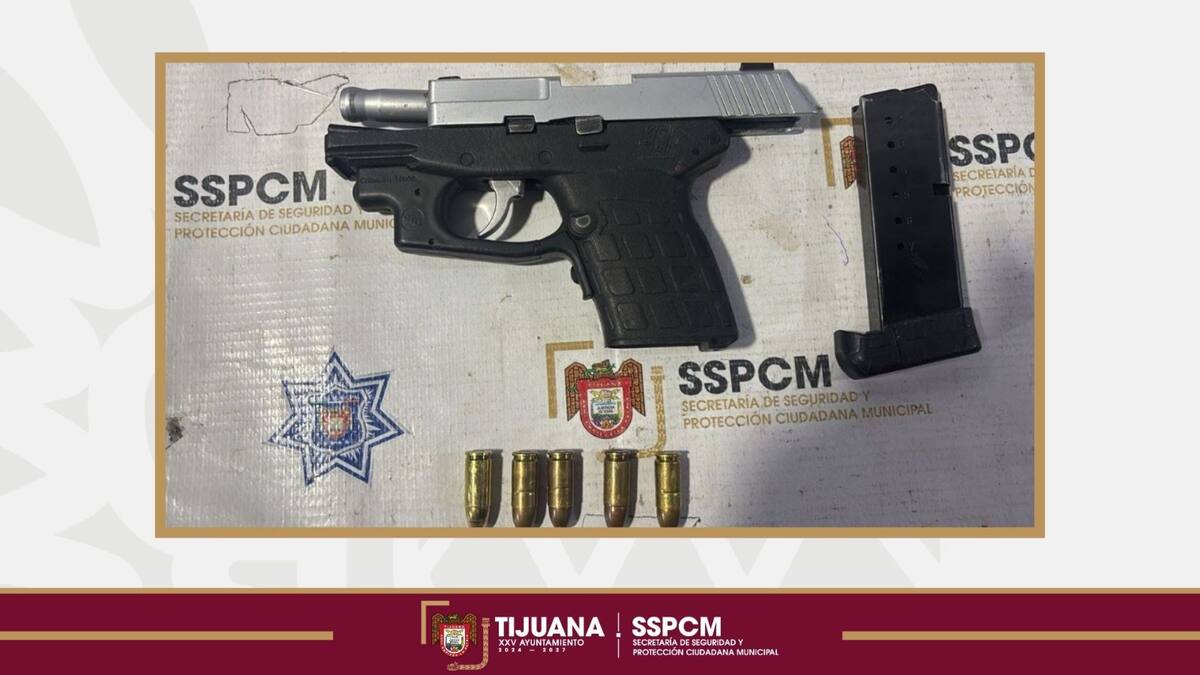 César Joaquín “N” fue detenido tras huir en un taxi libre y se le aseguró un arma de fuego, luego de ser identificado por la parte reportante. Foto: Cortesía