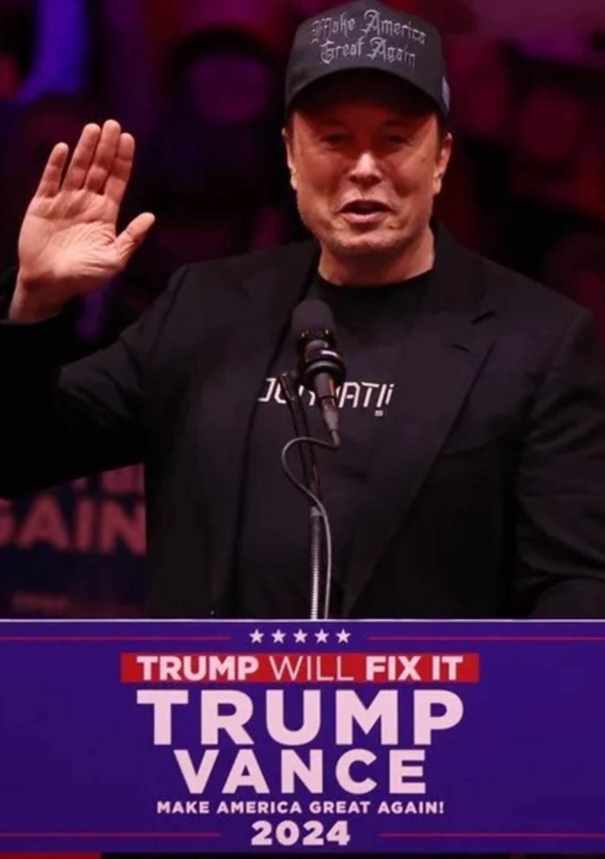 Elon Musk apoyando a Donald Trump en su campaña presidencial . / EFE.