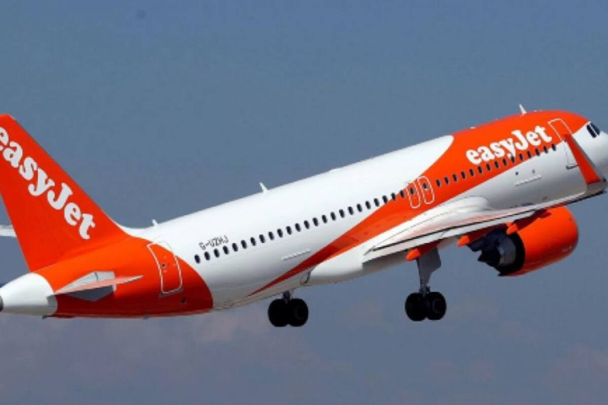 Un pasajero de avión se niega a usar cubrebocas y es abofeteado por su esposa