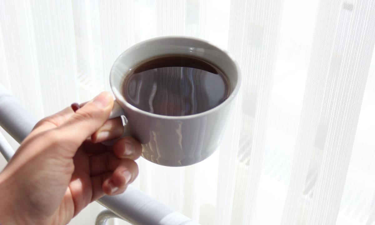 El café con canela y caramelo en el que tal vez no confías por su bajo precio de 66 pesos, pero demostró tener 114 miligramos de cafeína por taza según la Profeco | Pexels
