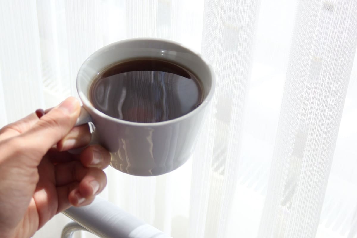 El café con canela y caramelo en el que tal vez no confías por su bajo precio de 66 pesos, pero demostró tener 114 miligramos de cafeína por taza según la Profeco
