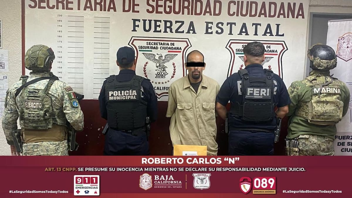 Roberto Carlos “N”, de 32 años, fue arrestado sobre la calle Jopala, luego de arrojar una bolsa al suelo al notar la presencia de los agentes. Dentro del envoltorio se hallaron 18 bolsas con mariguana l Foto. Cortesía