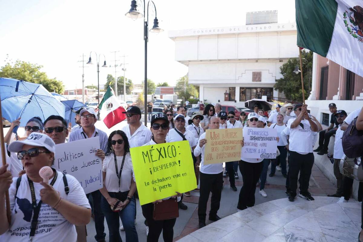 Trabajadores del Poder Judicial exigen diálogo sobre la Reforma Judicial en manifestación frente a Palacio de Gobierno