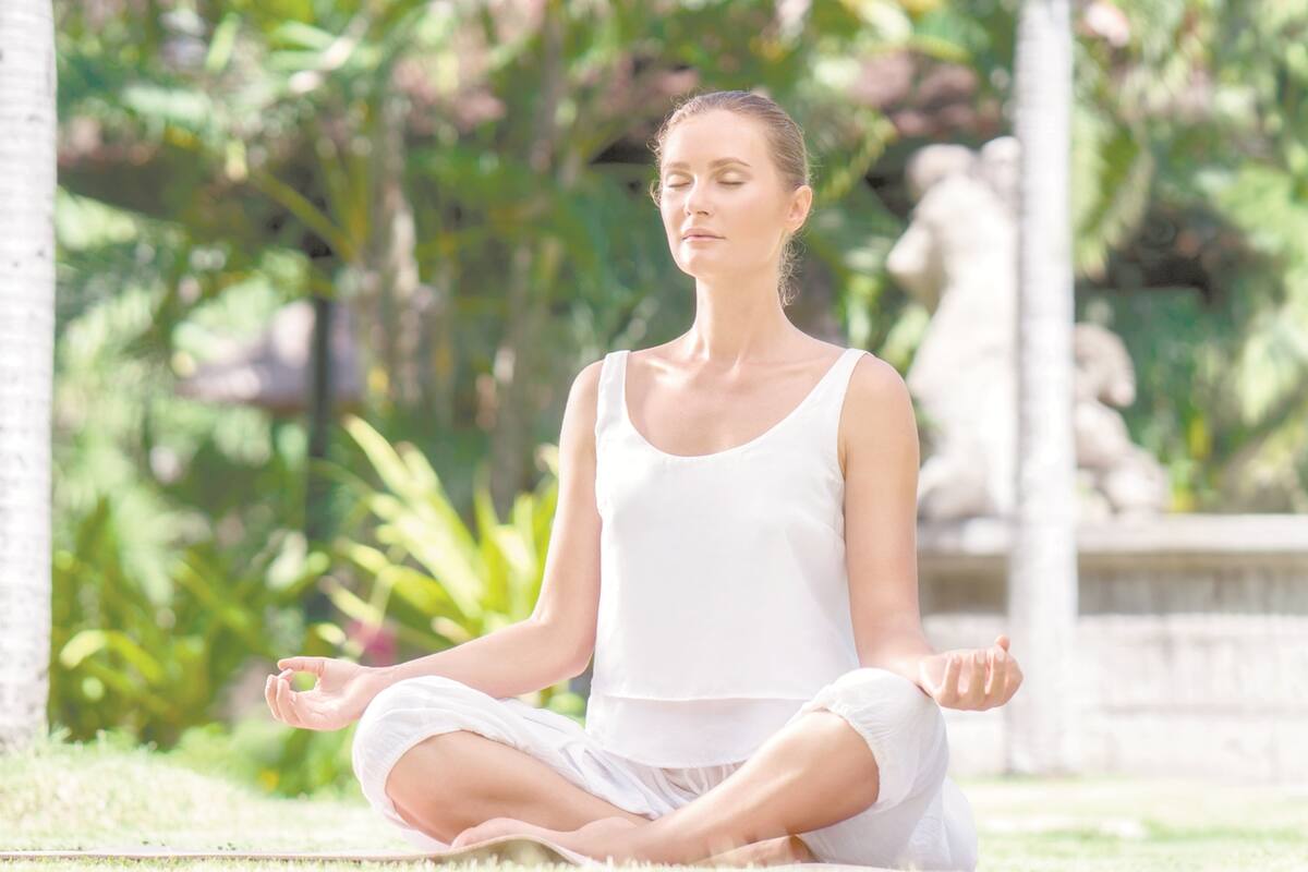 Conéctate con la naturaleza, con sesión de yoga en el jardín