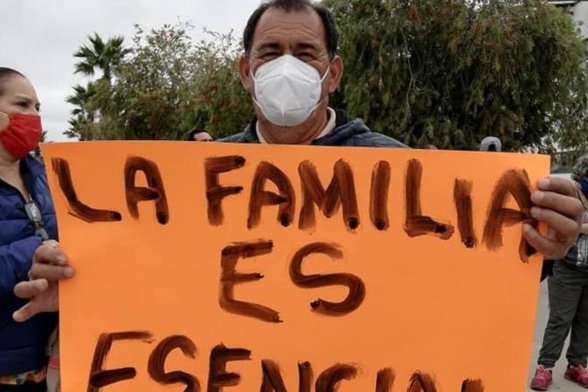 Se manifiestan comerciantes por el cierre de negocios en Ensenada