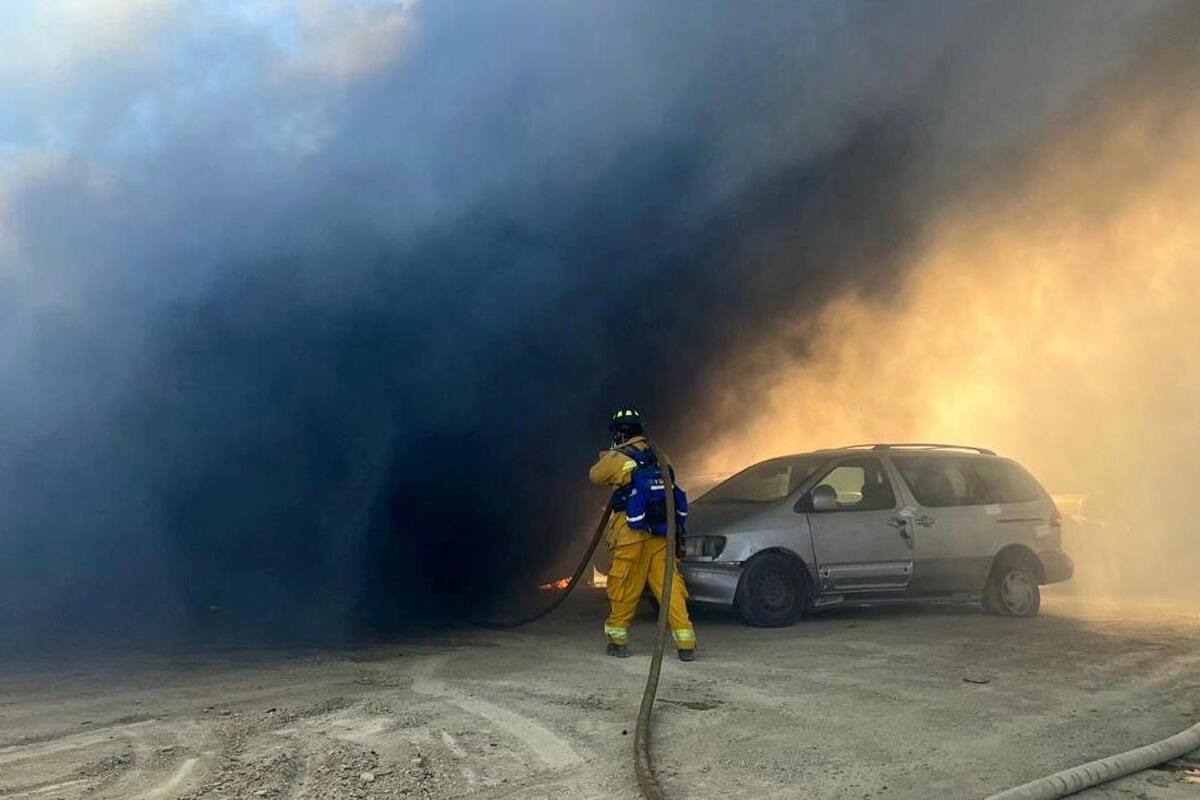 Restauranteros de Rosarito llevarán comida y agua a bomberos y salvavidas en verano