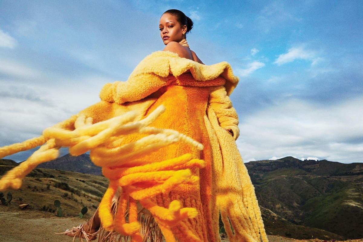 Rihanna posa a su estilo para retratar su confinamiento