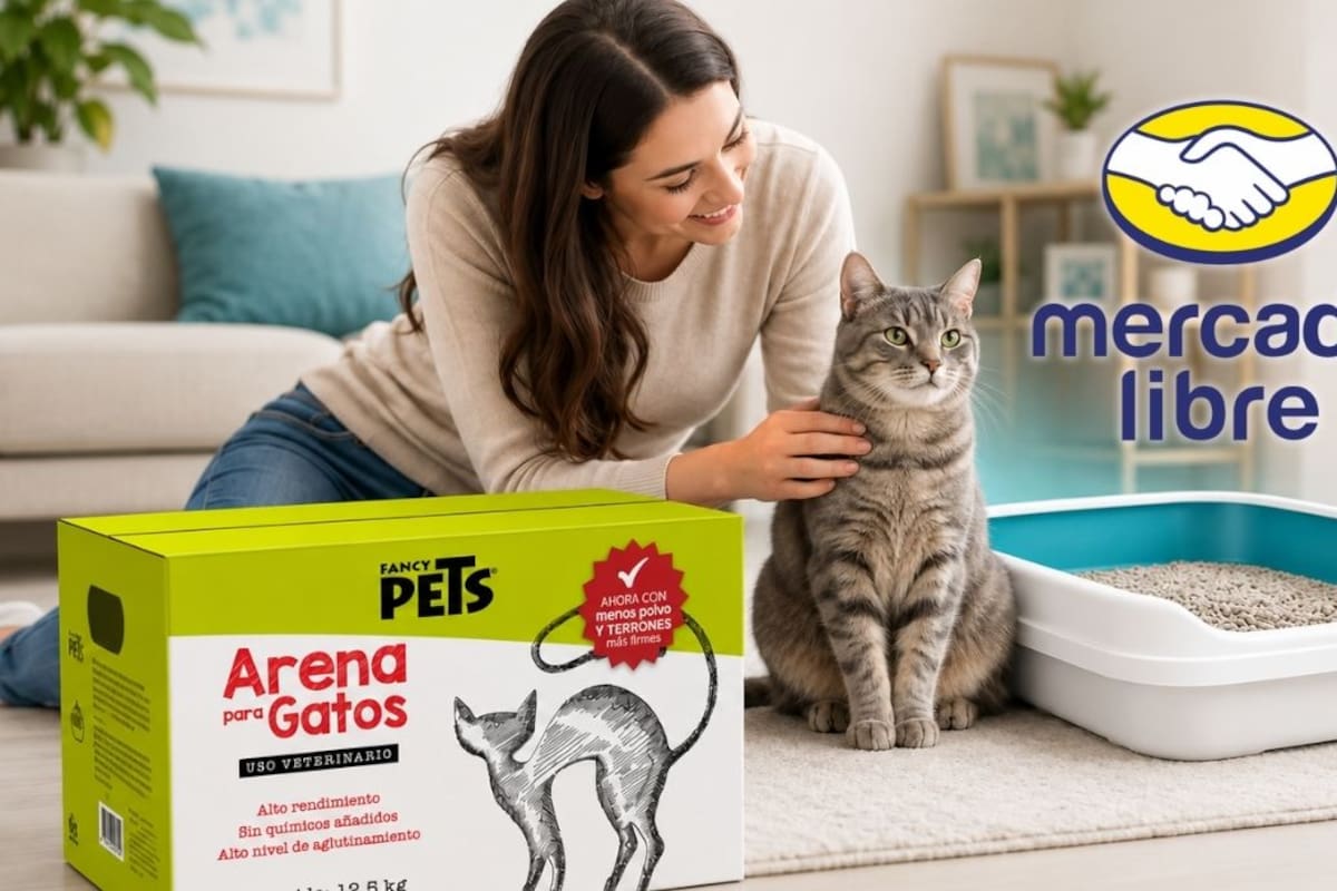 La arena aglutinante para gatos de 12.5 kilos se comercializa en Mercado Libre por 287 pesos
