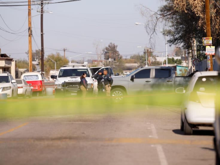Dejan manta con amenazas y presuntos restos humano en Estación de Policía