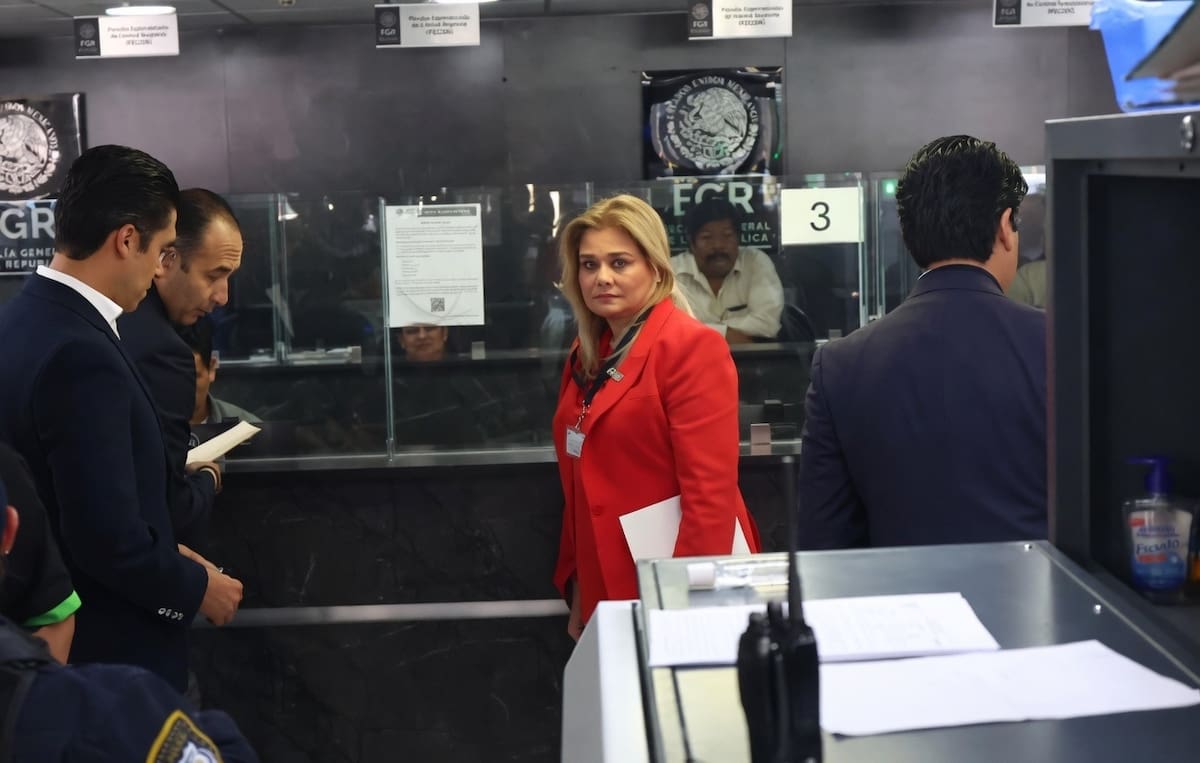 La gobernadora de Chihuahua, Maru Campos, fue señalada en una denuncia presentada por familiares de un militar estadounidense fallecido en Ciudad Juárez en 2025.