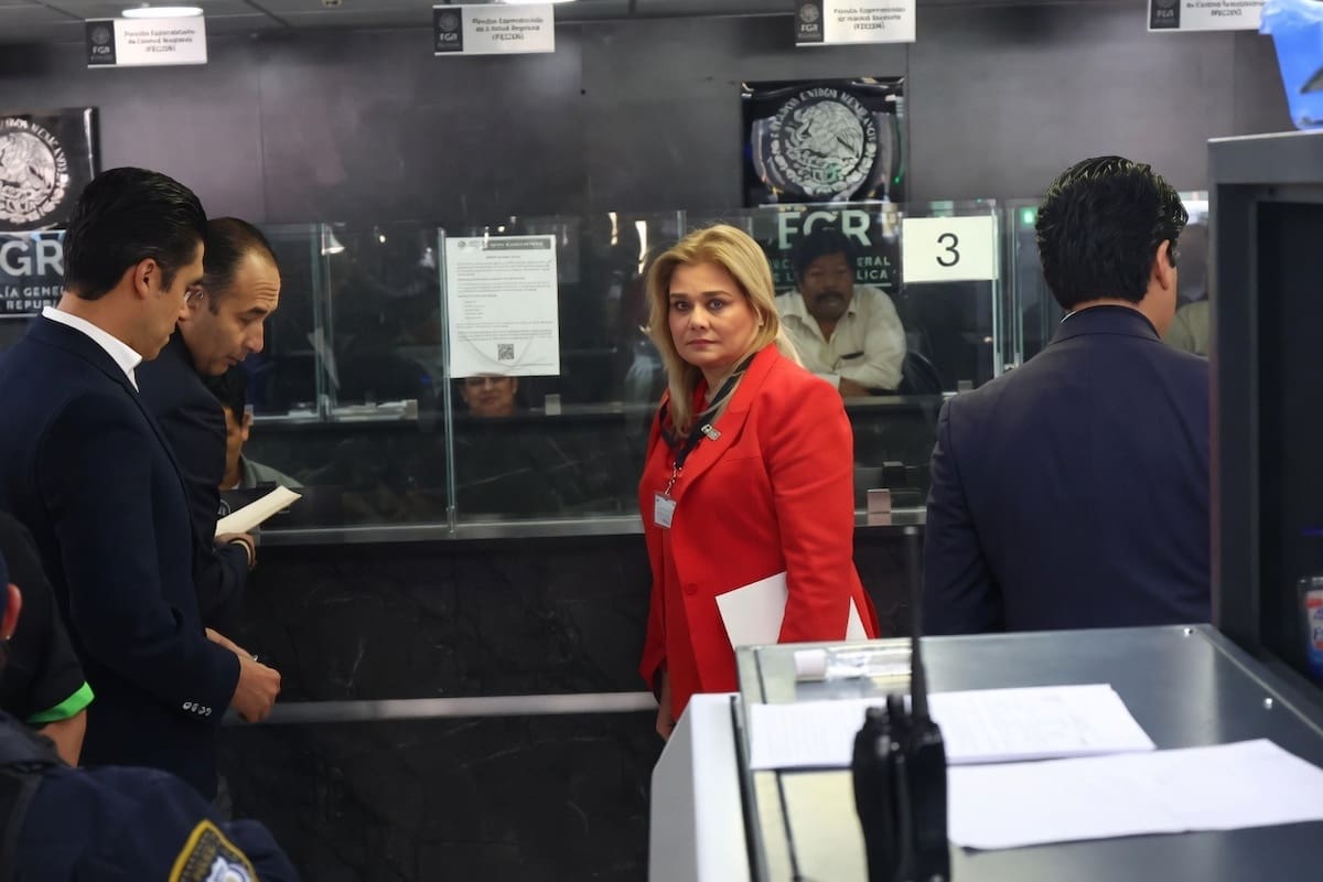 La familia de un militar estadounidense asesinado en Ciudad Juárez en 2025 presentó una denuncia ante la Fiscalía General de la República (FGR) contra la gobernadora de Chihuahua, Maru Campos, por presuntamente haber ocultado información sobre operaciones de agentes estadounidenses en el estado