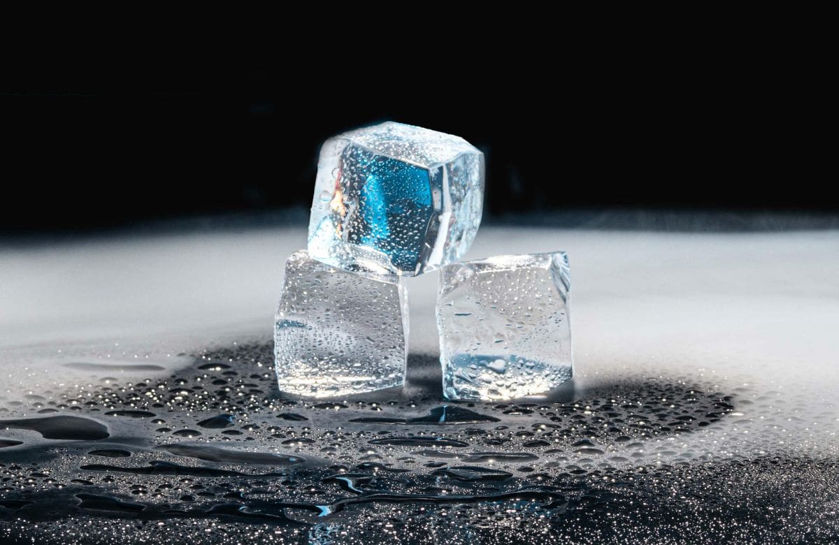 Cómo usar cubitos de hielo para desinflamar el rostro y cerrar poros | Foto: Especial (canva)
