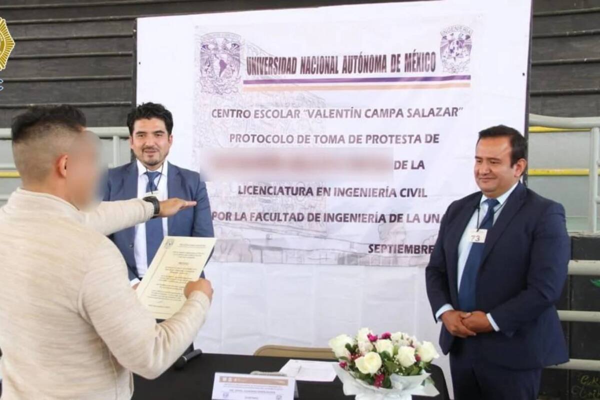 Entregan títulos universitarios a 13 personas que cumplen una sentencia en prisión