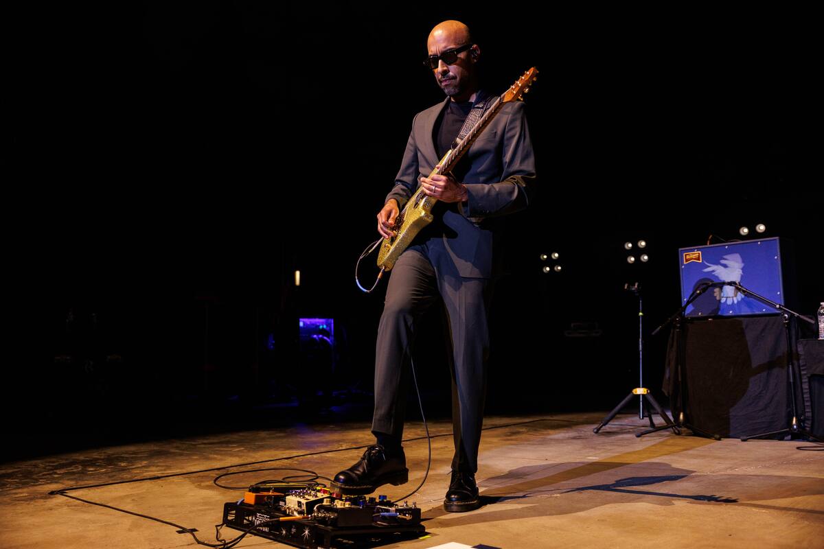 Chicano Batman  se presentó en el Cal Coast Credit Union como parte de su gira con el nuevo álbum “Notebook Fantasy”.