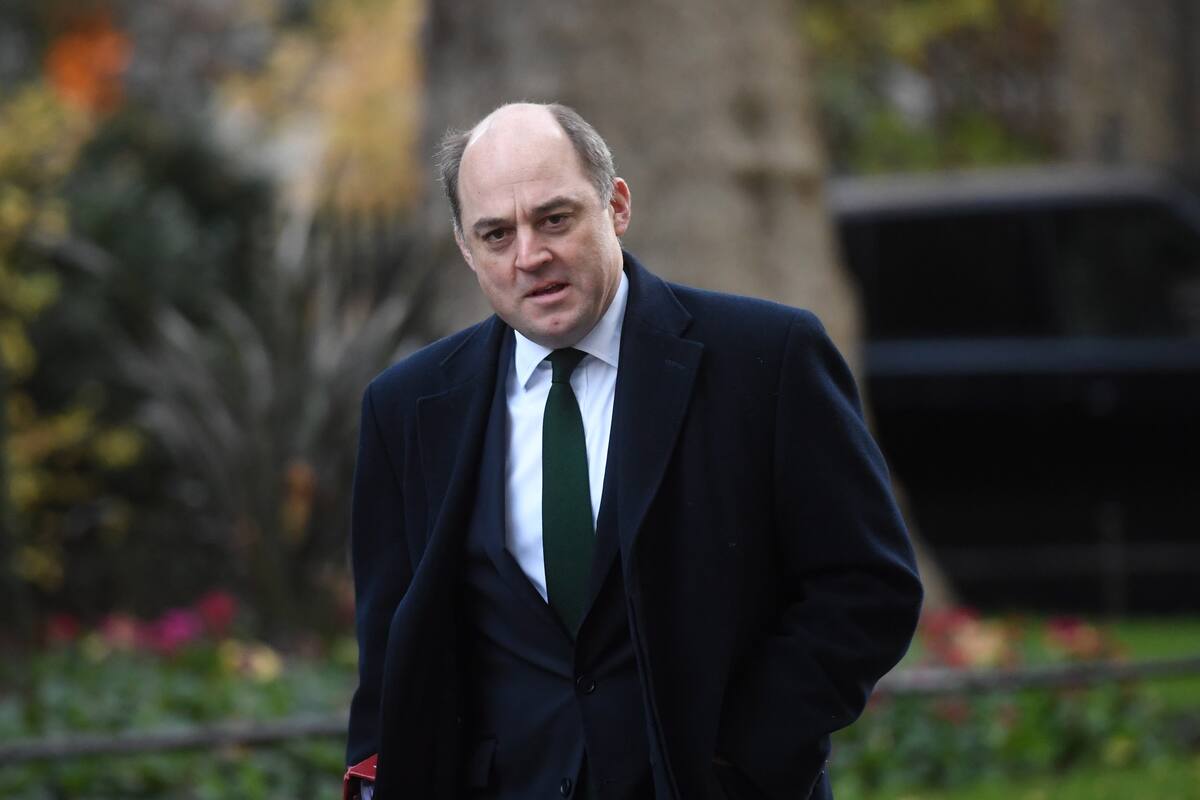 Reino Unido podría quedarse en Afganistán si EU mantiene control en el aeropuerto de Kabul