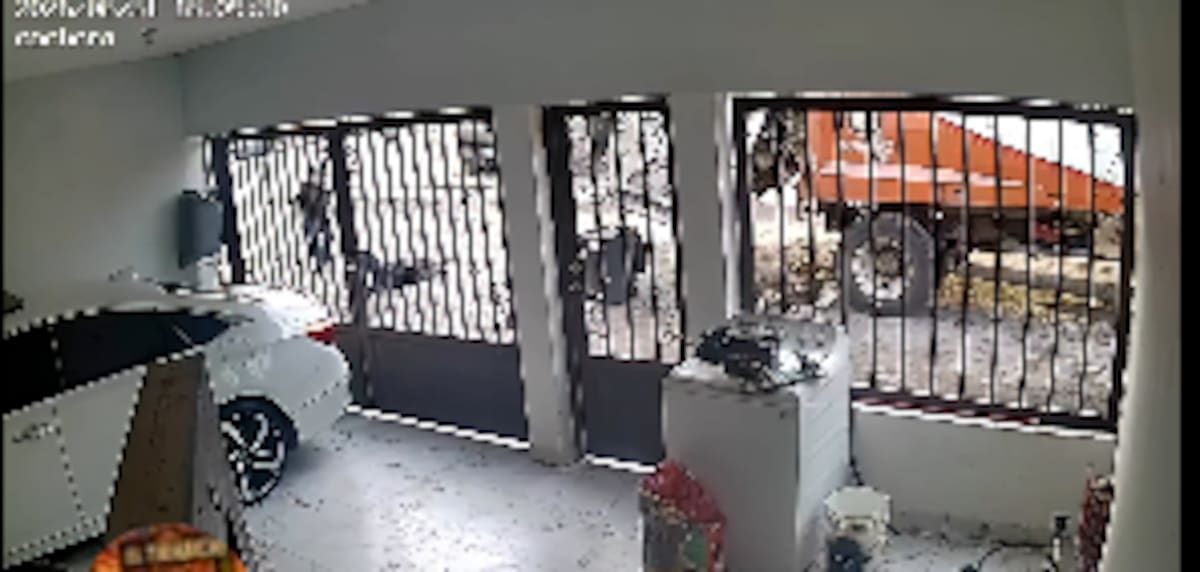 El trabajador de servicios del Ayuntamiento de Hermosillo fue golpeado por el mecanismo del camión luego de que terminara el proceso de triturar la basura recolectada.