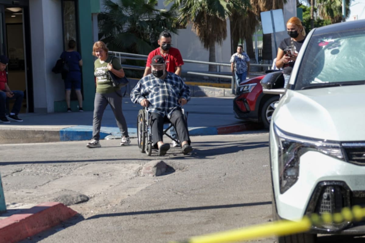 Pacientes con discapacidad recorren largas distancias por bloqueo en calle Del Hospital