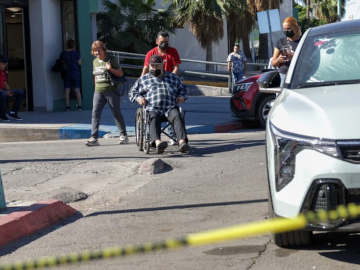 Pacientes con discapacidad recorren largas distancias por bloqueo en calle Del Hospital