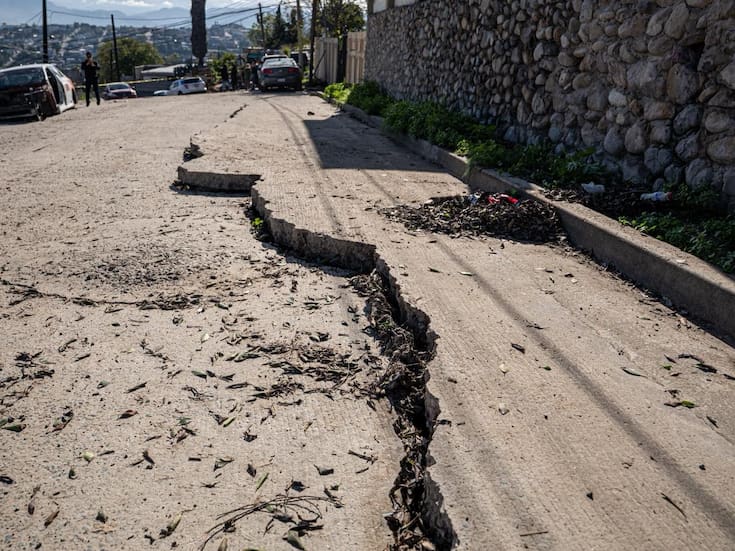 Alarma a vecinos nuevas grietas en la colonia Reforma en Tijuana