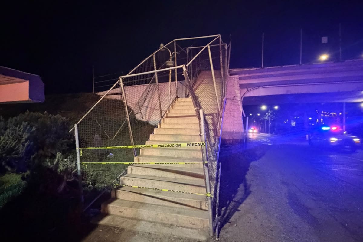 Delimitan escaleras de puente peatonal de UABC Sauzal por riesgo en barandal