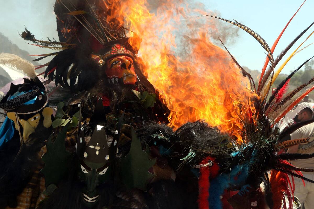 Cientos presencian quema de máscaras de fariseos