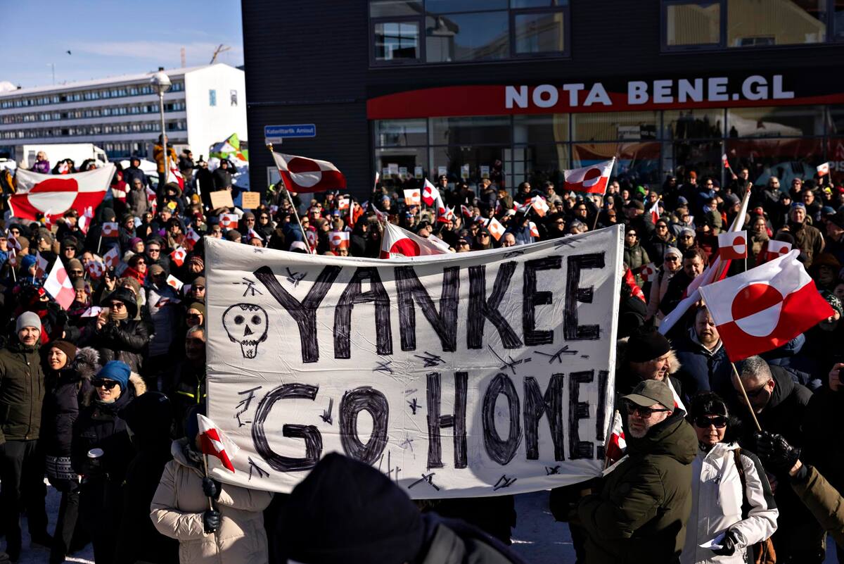 Nuuk (Greenland), 15/03/2025.- People take part in a demonstration in front of the US consulate in Nuuk, Greenland, 15 March 2025, under the slogan 'Greenland belongs to the Greenlandic people'. (Protestas, Groenlandia) EFE/EPA/CHRISTIAN KLINDT SOELBECK DENMARK OUT