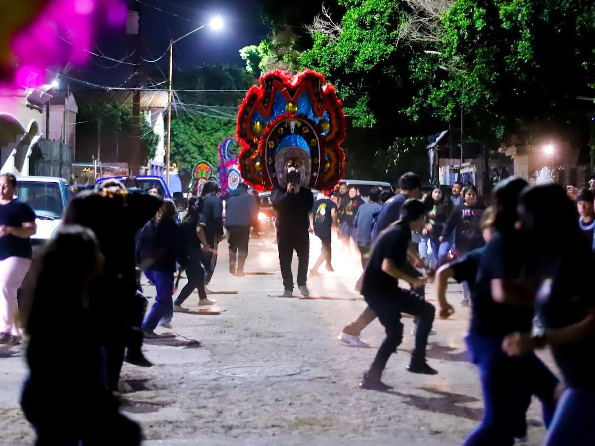 Esta tradición ha acompañado a esta colonia por más de 20 años, que inculca fe, disciplina y superación a los danzantes que se suman l Foto: Juan Jesús Morales / Fernando Margueri