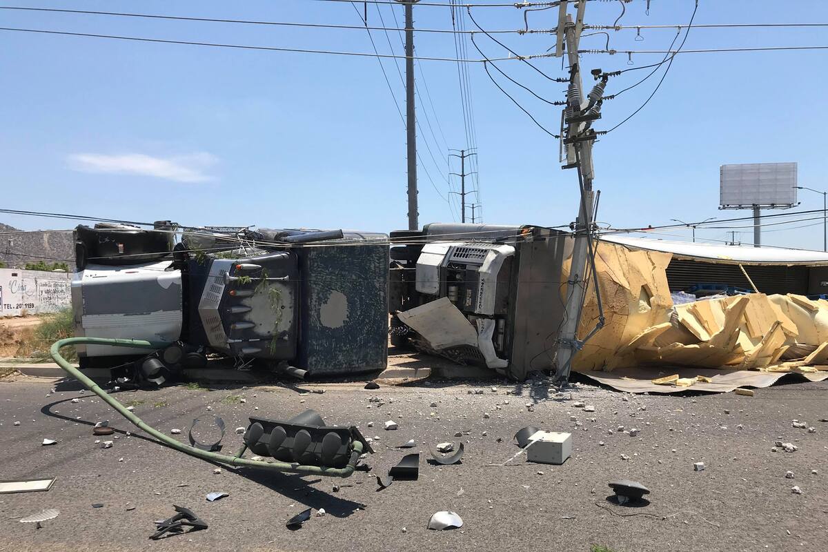 Se registra volcadura de tráiler en bulevar Progreso