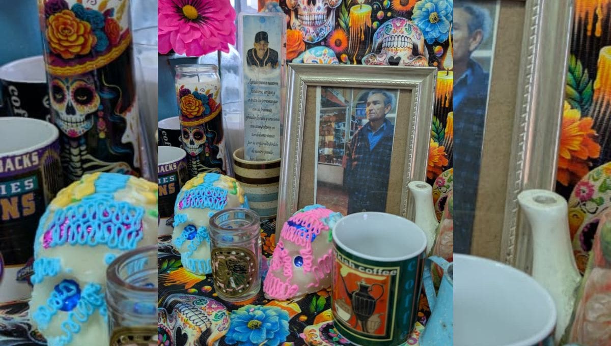 Gerardo Medina del Café Cele en Mercado Municipal ya montó el Altar de Muertos dedicado a los que fueron sus clientes y amigos.