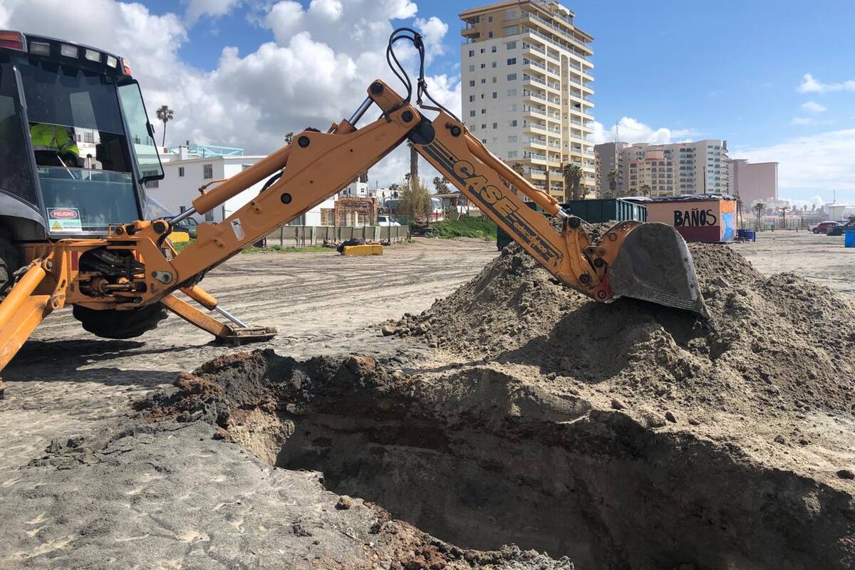 Maquinaria en la playa alerta a familia de Rosarito