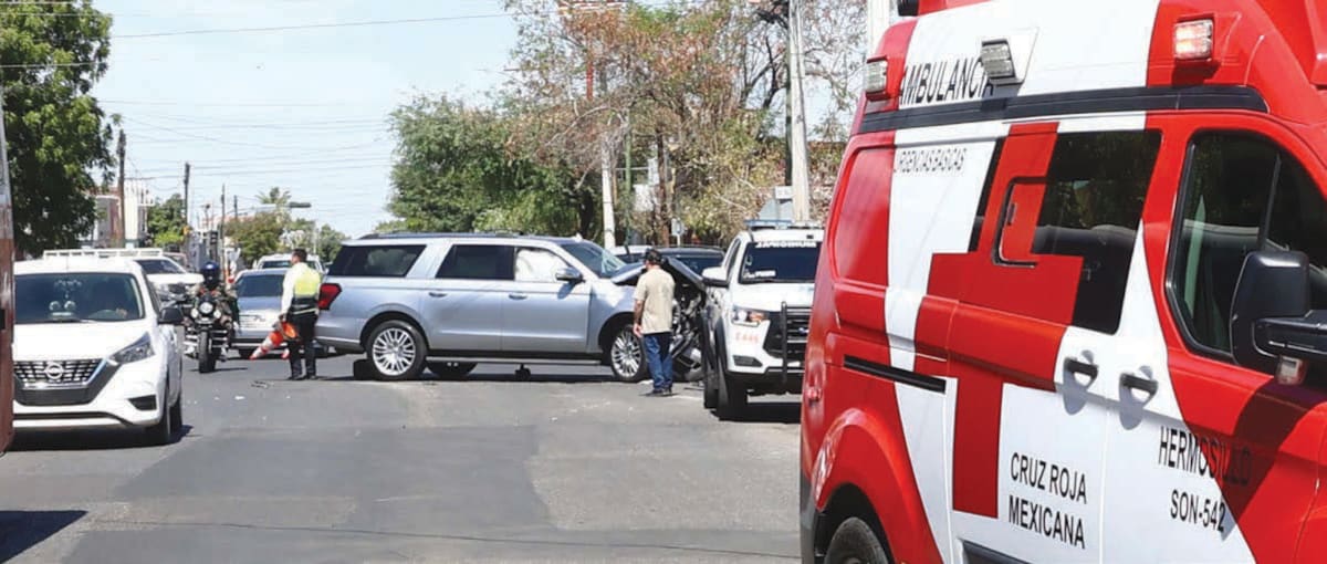 Un choque en Olivares y José María Mendoza fue provocado por el incumplimiento del semáforo en rojo, dejando cuatro personas lesionadas.