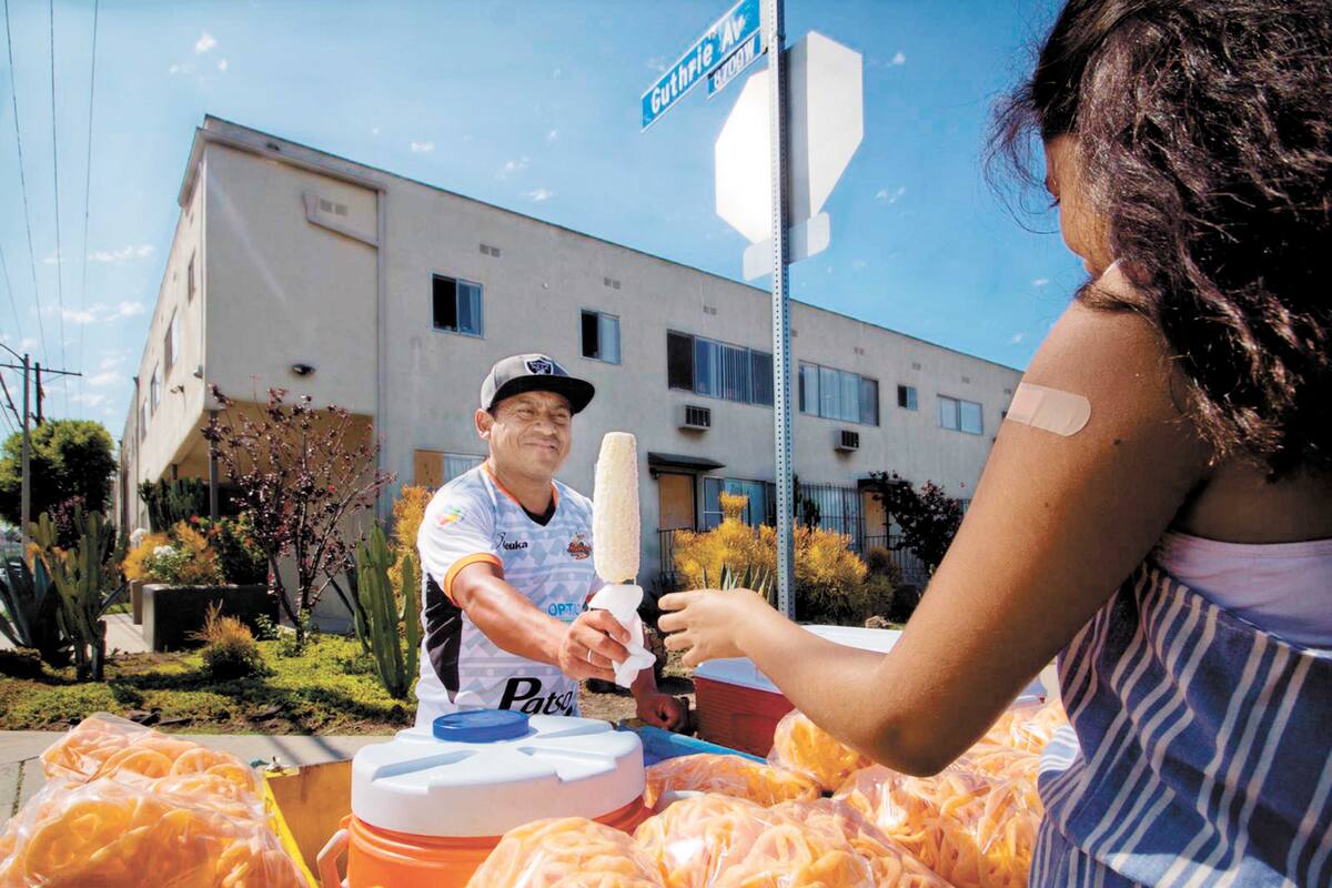 Don Víctor, el elotero que venció al racismo en Los Ángeles