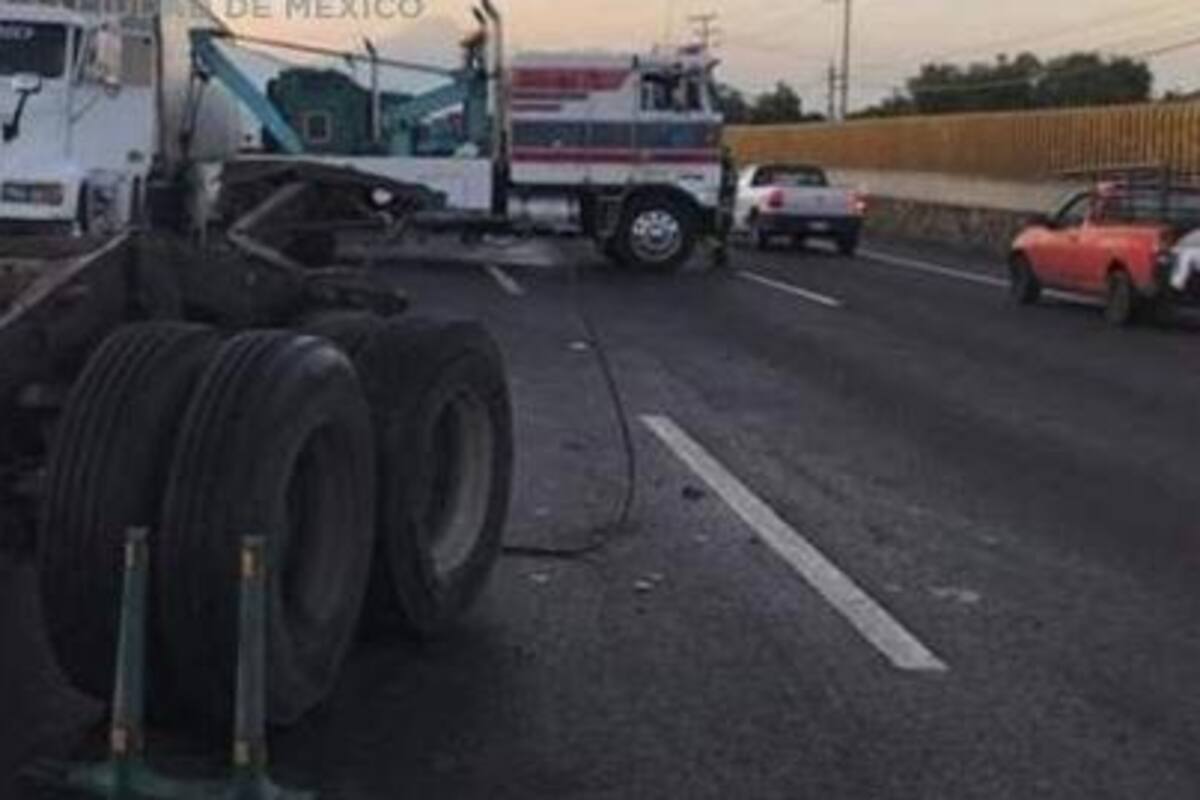 Caos vial en la México-Puebla por volcadura
