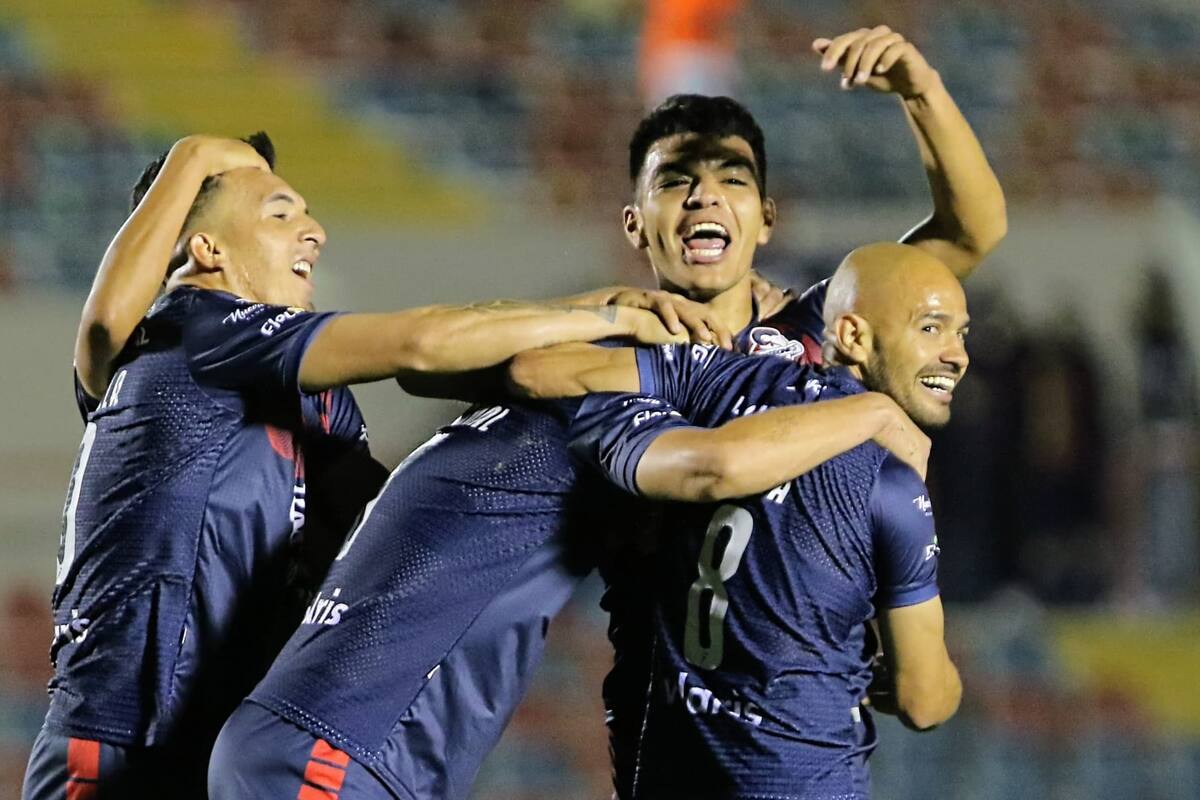 Cimarrones se imponen 3-2 ante Celaya en un juego complicado en el Héroe de Nacozari